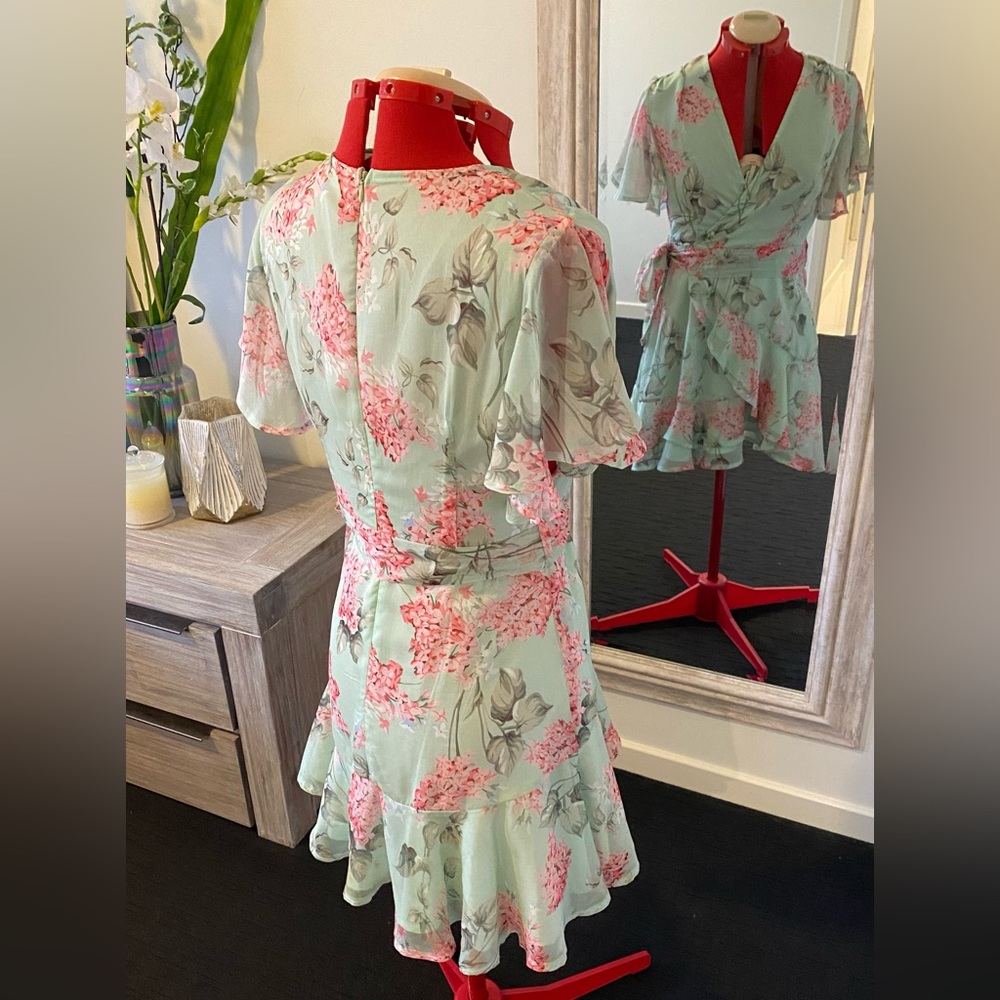Size 12 - SAINTS + SECRETS Minty floral floaty mini dress - Picture 8 of 15